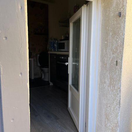 Petit Studio Le Pigeonnier A 5 Mn De Lourmarin Apartment Puyvert Bagian luar foto