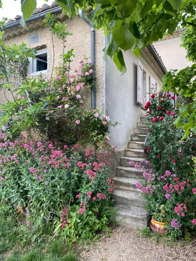 Petit Studio Le Pigeonnier A 5 Mn De Lourmarin Apartment Puyvert Bagian luar foto