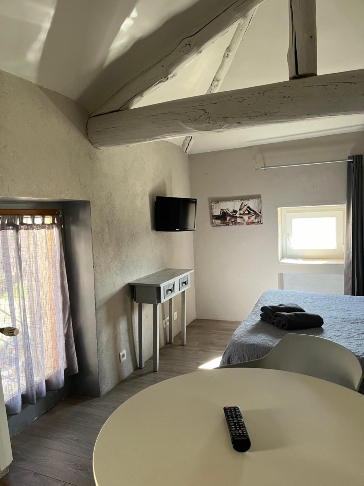 Petit Studio Le Pigeonnier A 5 Mn De Lourmarin Puyvert Bagian luar foto